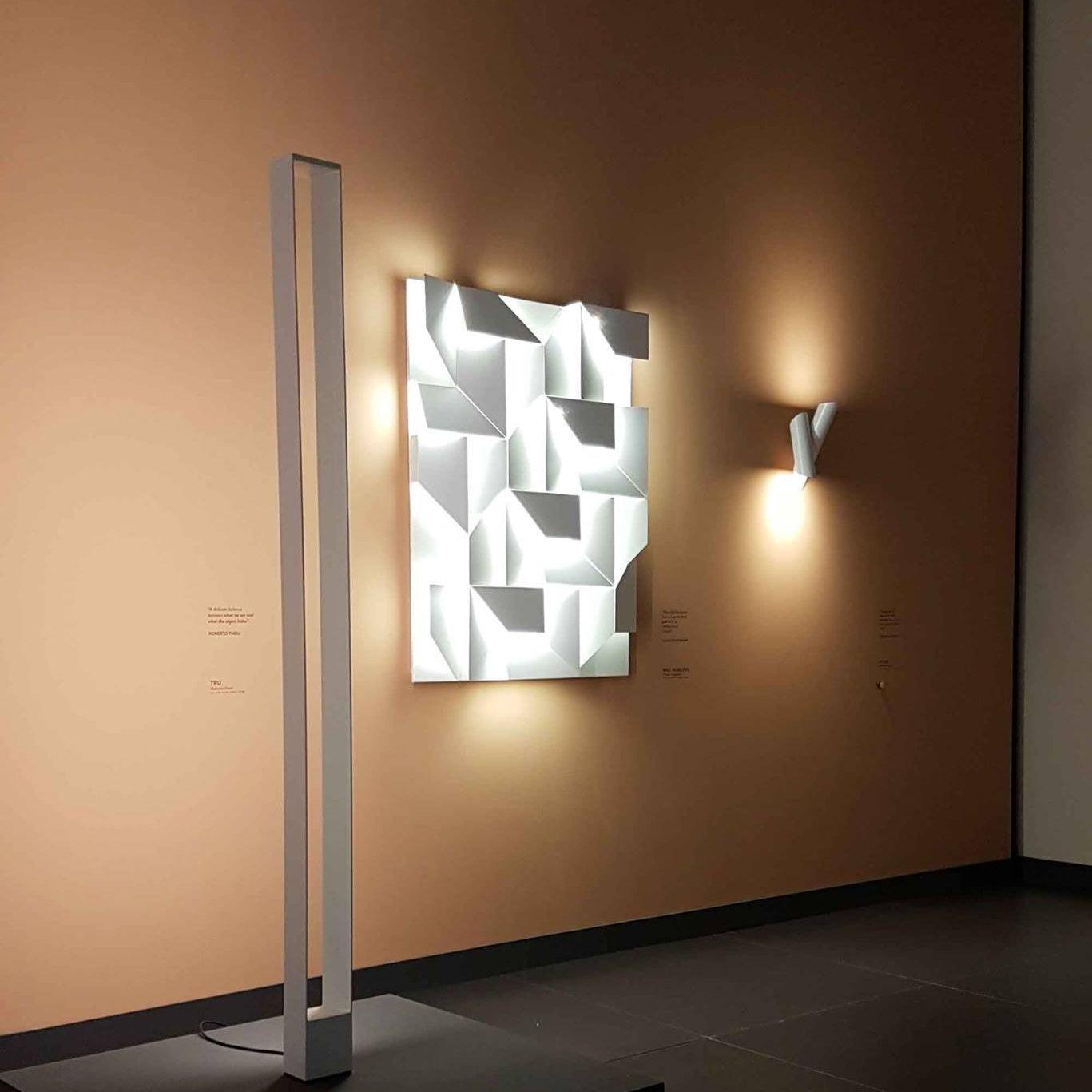 Shadows Grand Sconce - Elegant Wall Light with Adjustable Brightness