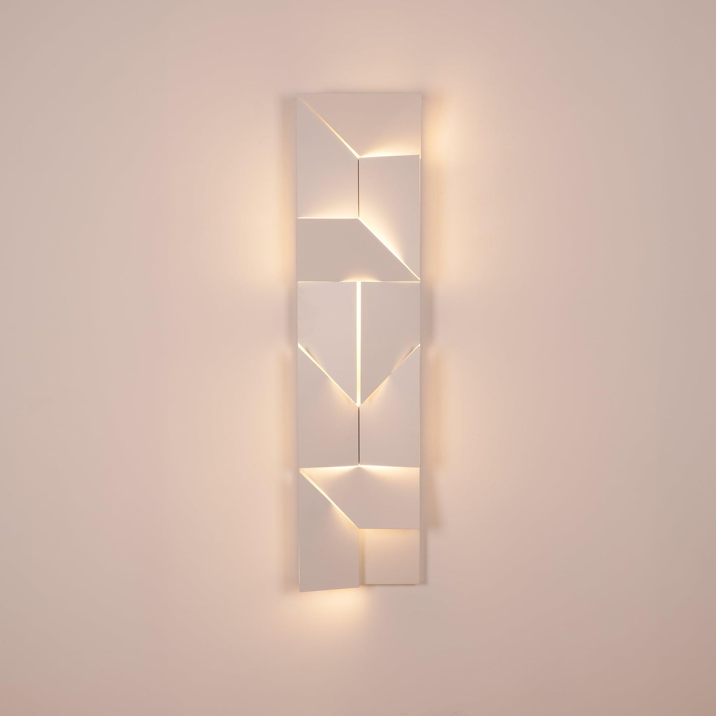 Shadows Grand Sconce - Elegant Wall Light with Adjustable Brightness