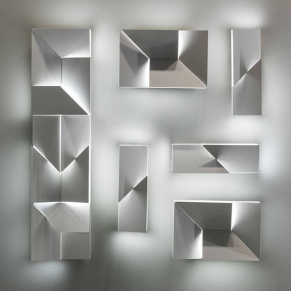 Shadows Grand Sconce - Elegant Wall Light with Adjustable Brightness