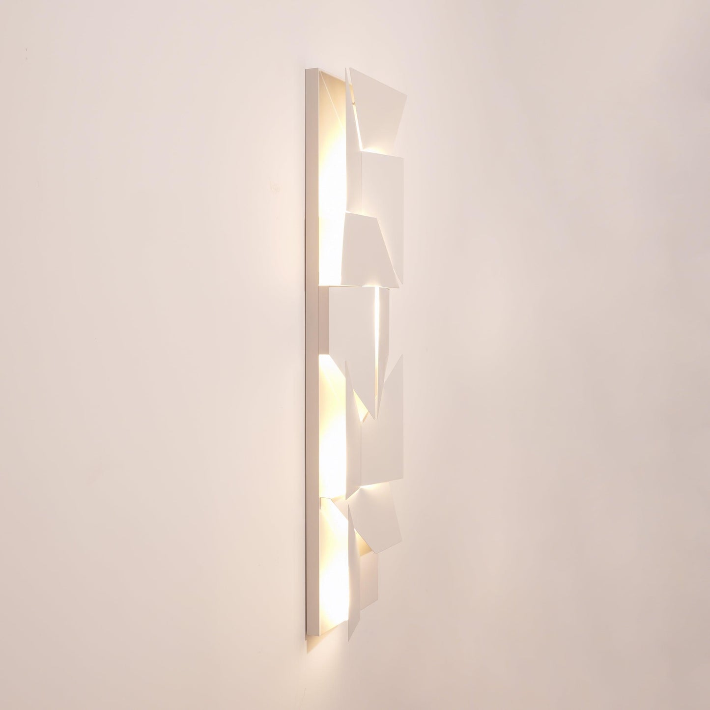 Shadows Grand Sconce - Elegant Wall Light with Adjustable Brightness