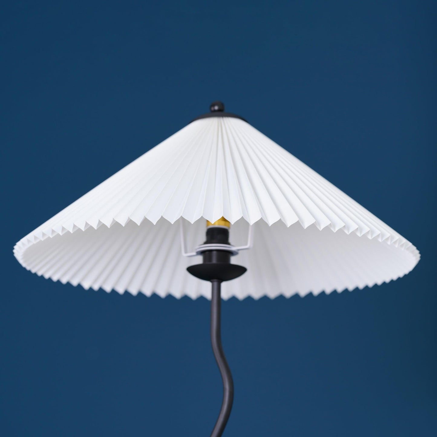 Modern Squiggle Floor Lamp with Adjustable Brightness and Energy-Effic