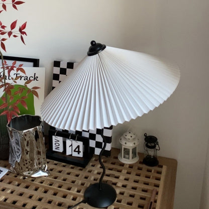 Modern Squiggle Table Lamp with Adjustable Brightness and USB Charging