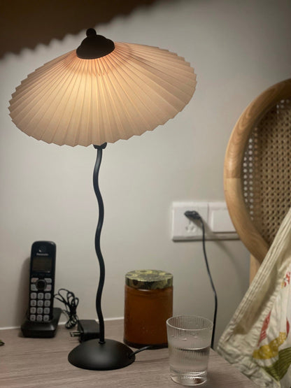 Modern Squiggle Table Lamp with Adjustable Brightness and USB Charging
