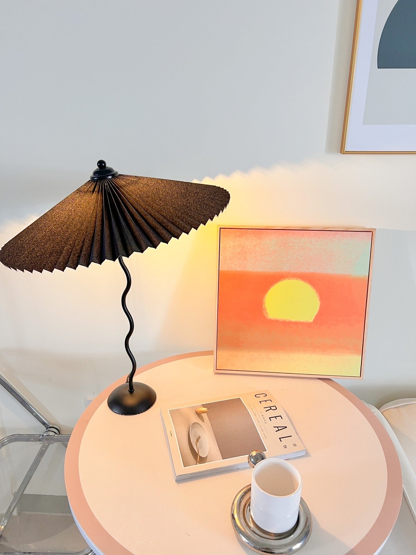 Modern Squiggle Table Lamp with Adjustable Brightness and USB Charging