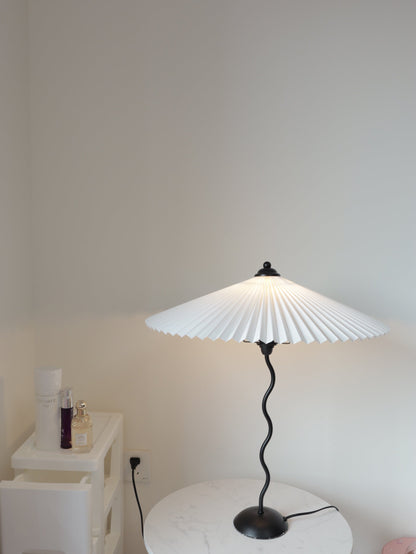 Modern Squiggle Table Lamp with Adjustable Brightness and USB Charging