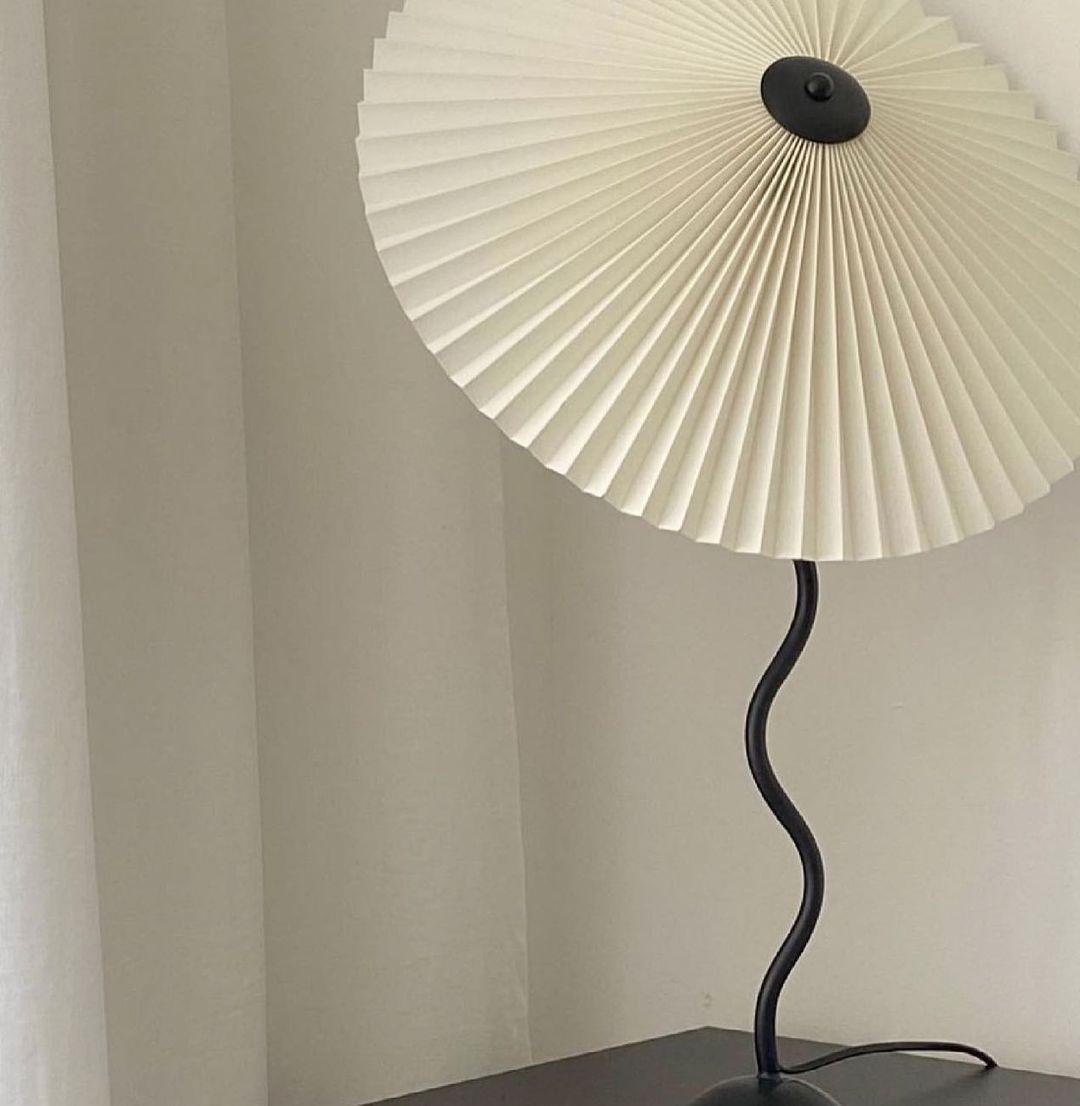 Modern Squiggle Table Lamp with Adjustable Brightness and USB Charging