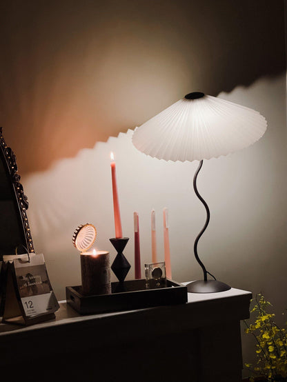 Modern Squiggle Table Lamp with Adjustable Brightness and USB Charging