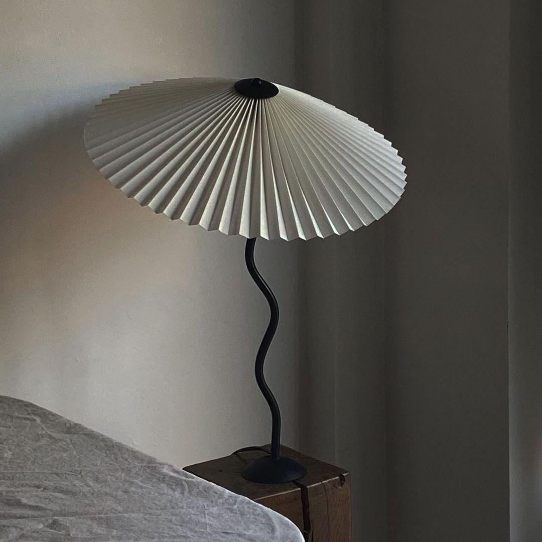 Modern Squiggle Table Lamp with Adjustable Brightness and USB Charging