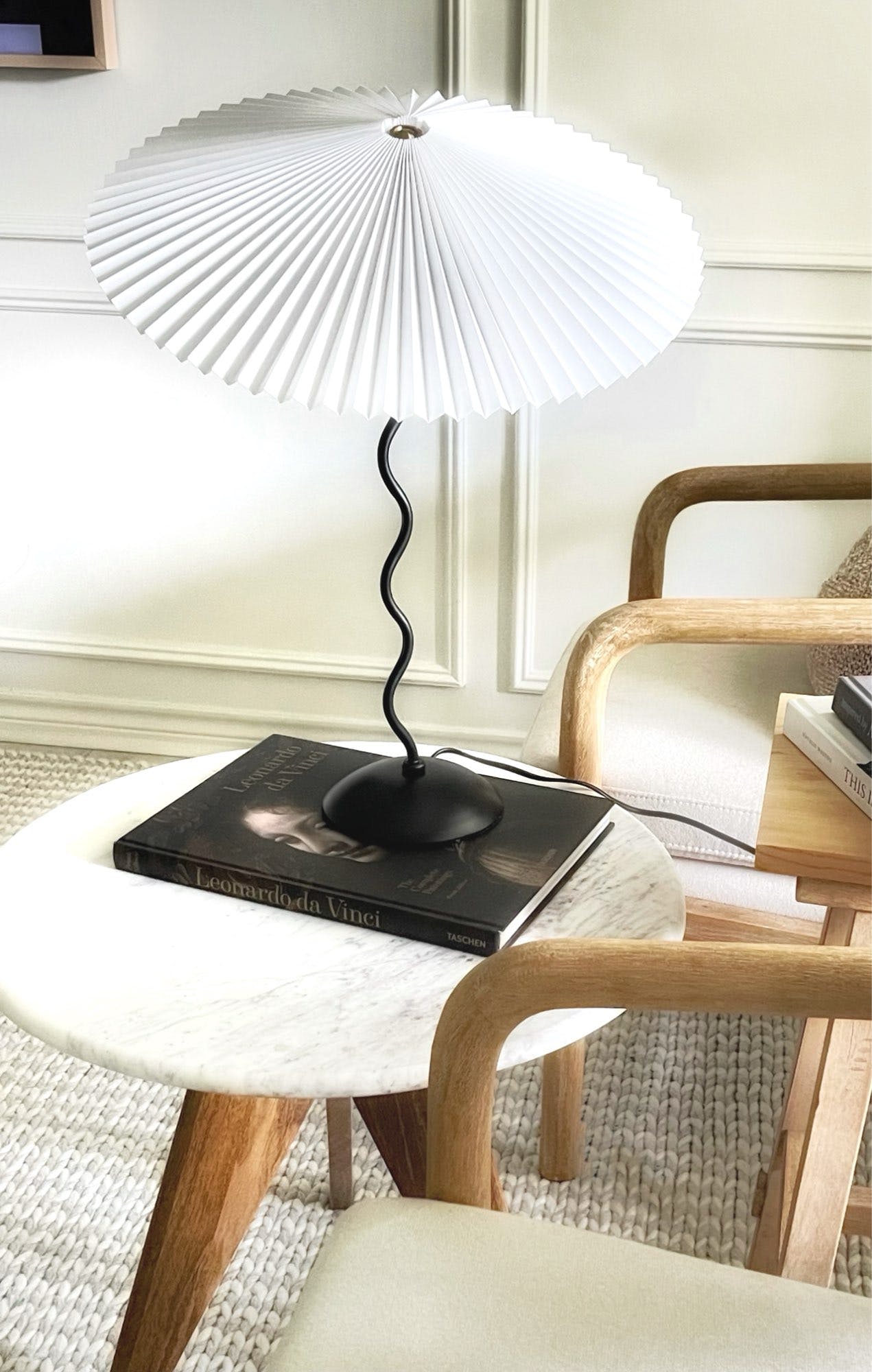Modern Squiggle Table Lamp with Adjustable Brightness and USB Charging