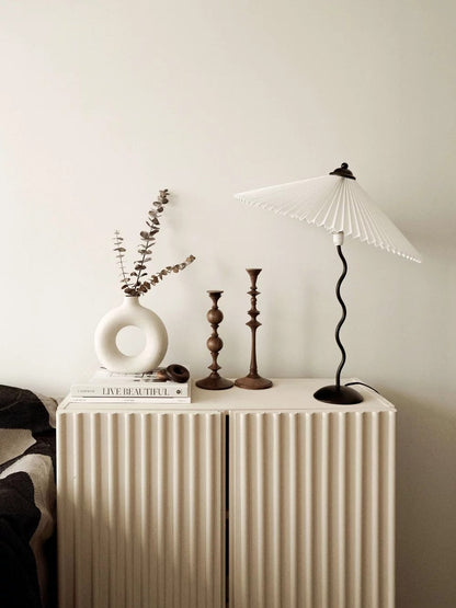 Modern Squiggle Table Lamp with Adjustable Brightness and USB Charging