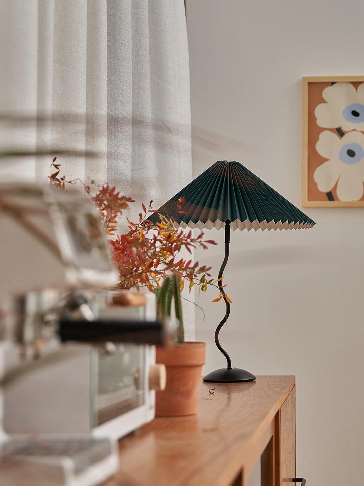 Modern Squiggle Table Lamp with Adjustable Brightness and USB Charging