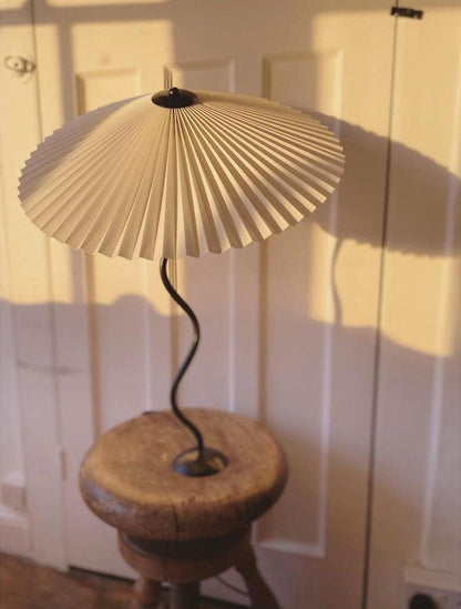 Modern Squiggle Table Lamp with Adjustable Brightness and USB Charging