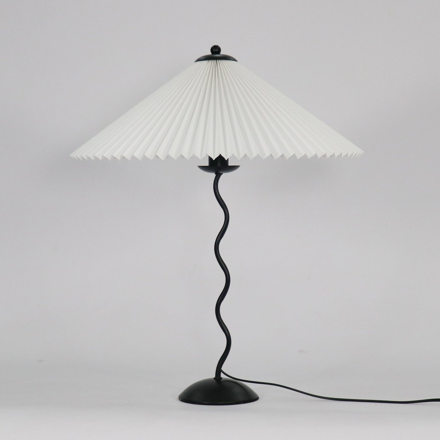 Modern Squiggle Table Lamp with Adjustable Brightness and USB Charging
