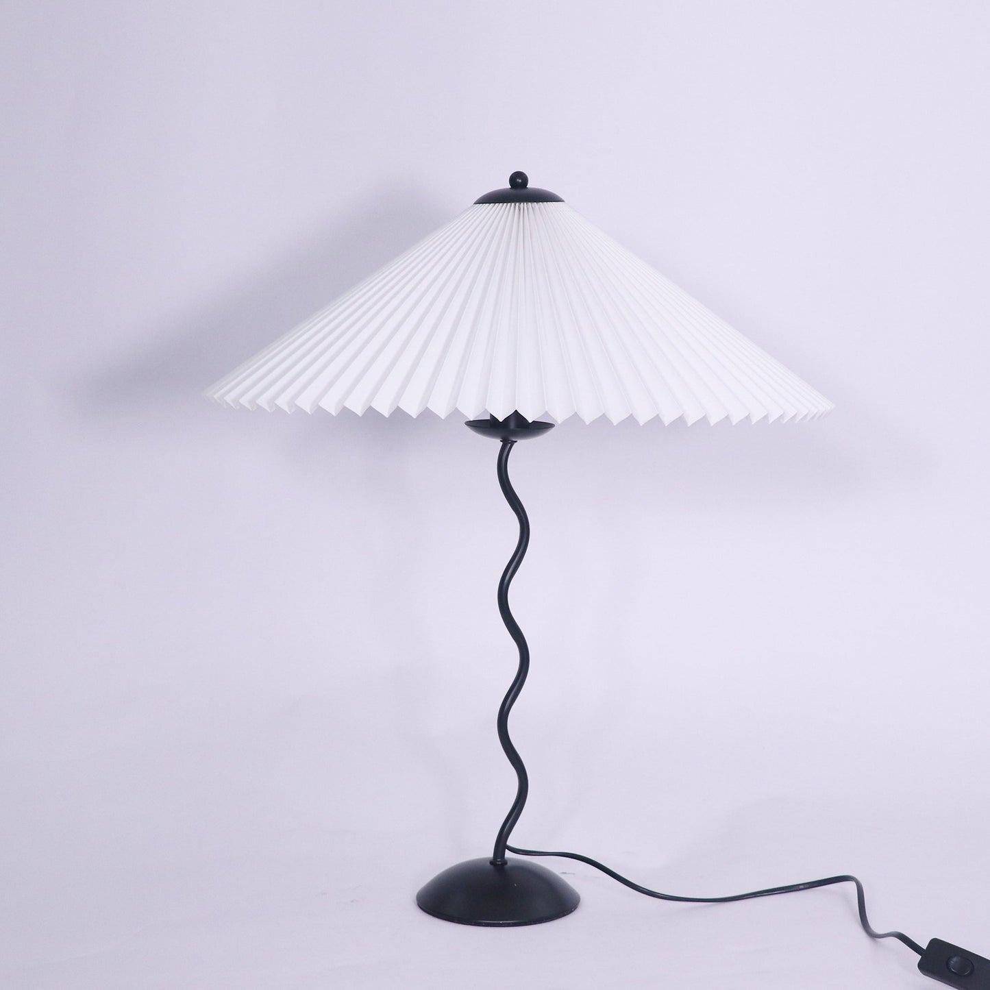 Modern Squiggle Table Lamp with Adjustable Brightness and USB Charging