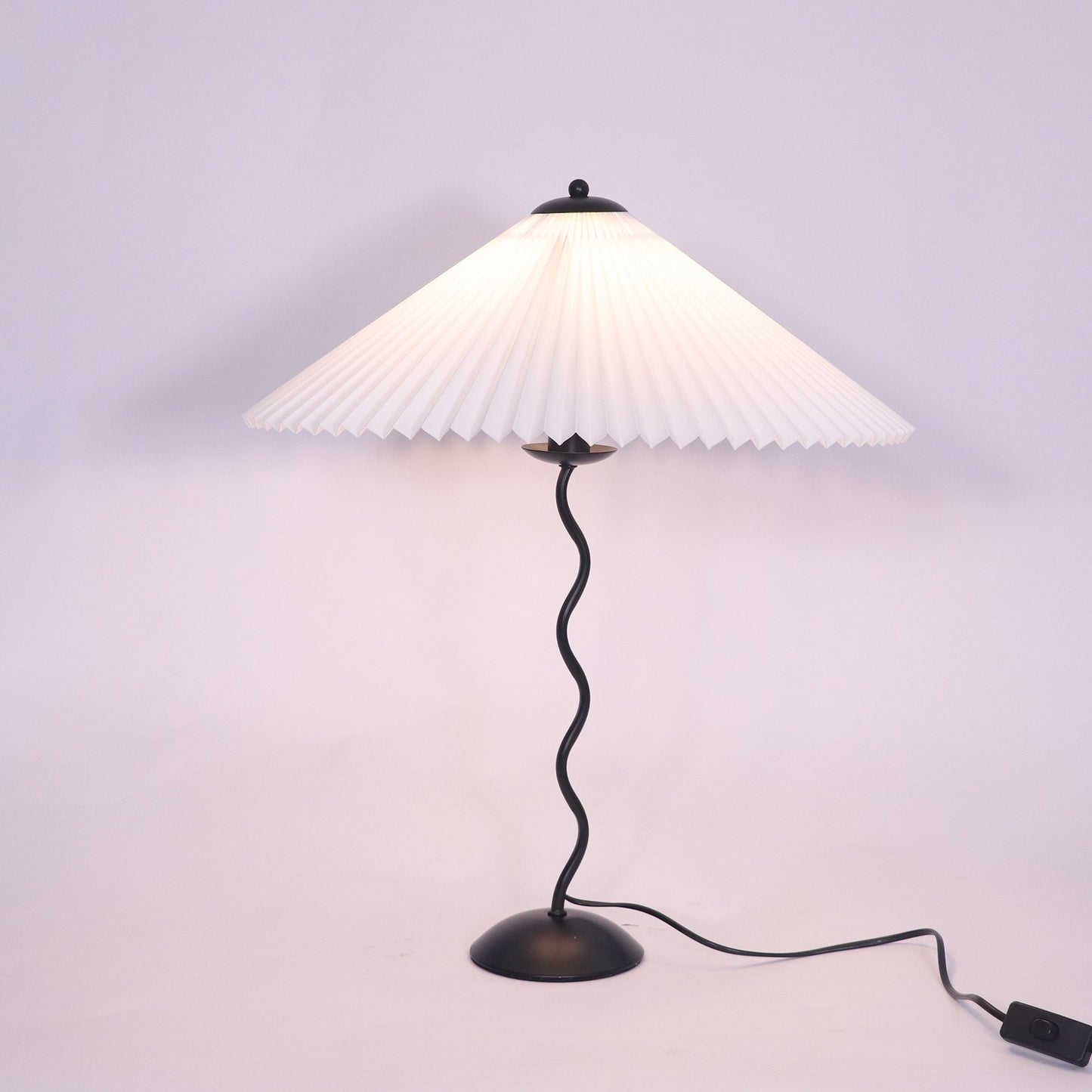 Modern Squiggle Table Lamp with Adjustable Brightness and USB Charging