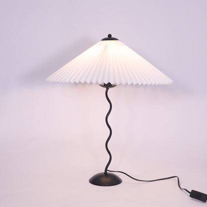 Modern Squiggle Table Lamp with Adjustable Brightness and USB Charging