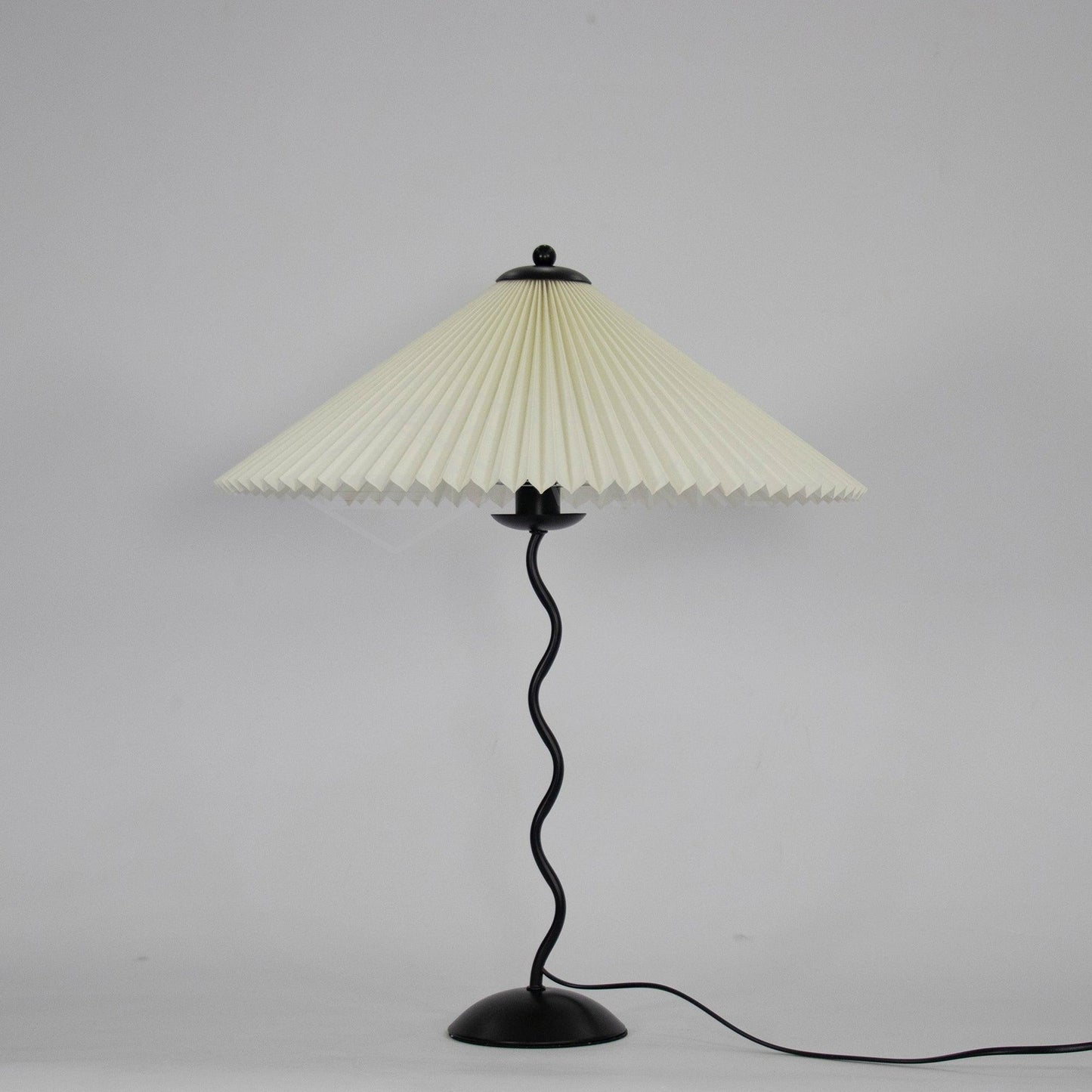 Modern Squiggle Table Lamp with Adjustable Brightness and USB Charging