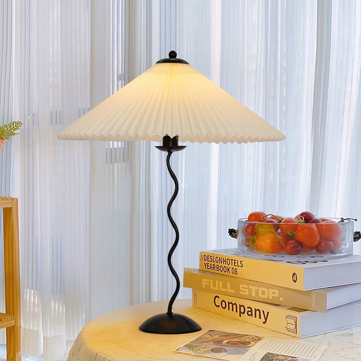 Modern Squiggle Table Lamp with Adjustable Brightness and USB Charging