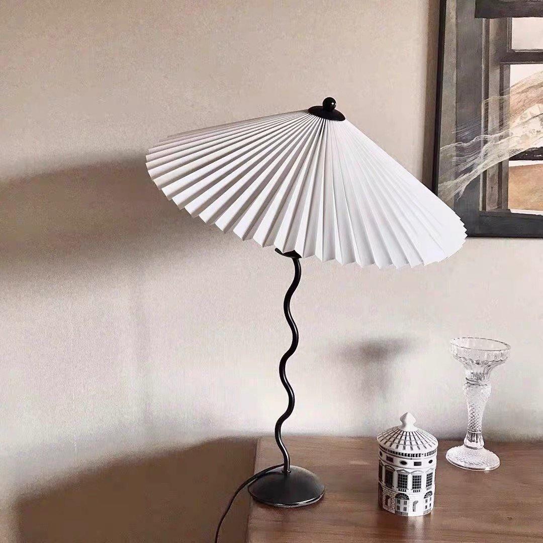 Modern Squiggle Table Lamp with Adjustable Brightness and USB Charging