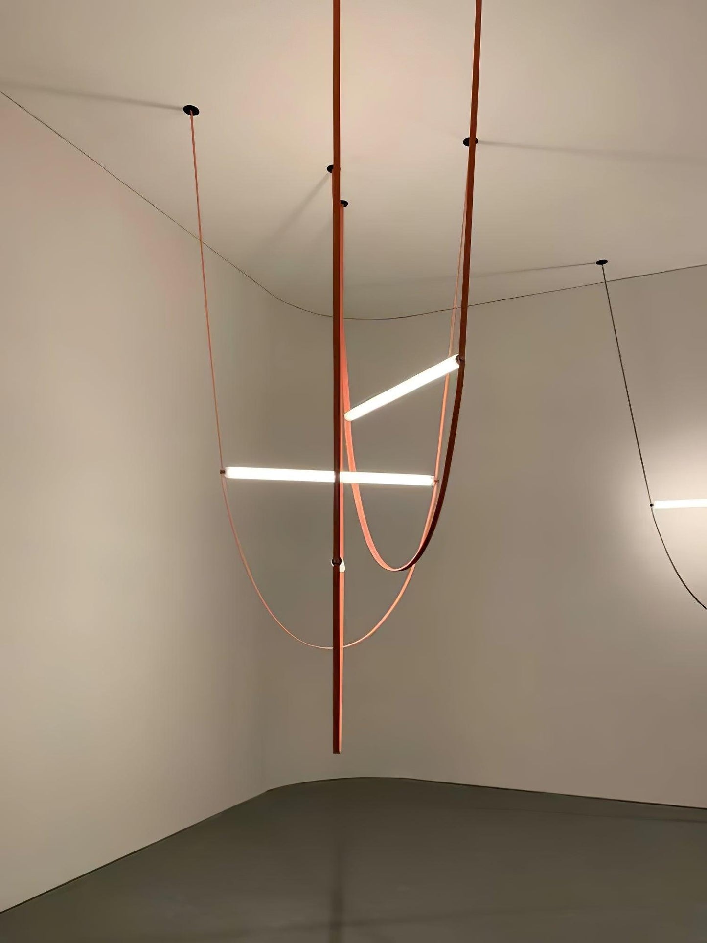Tracer Belt Pendant Lamp - Adjustable Height, Energy-Efficient LED