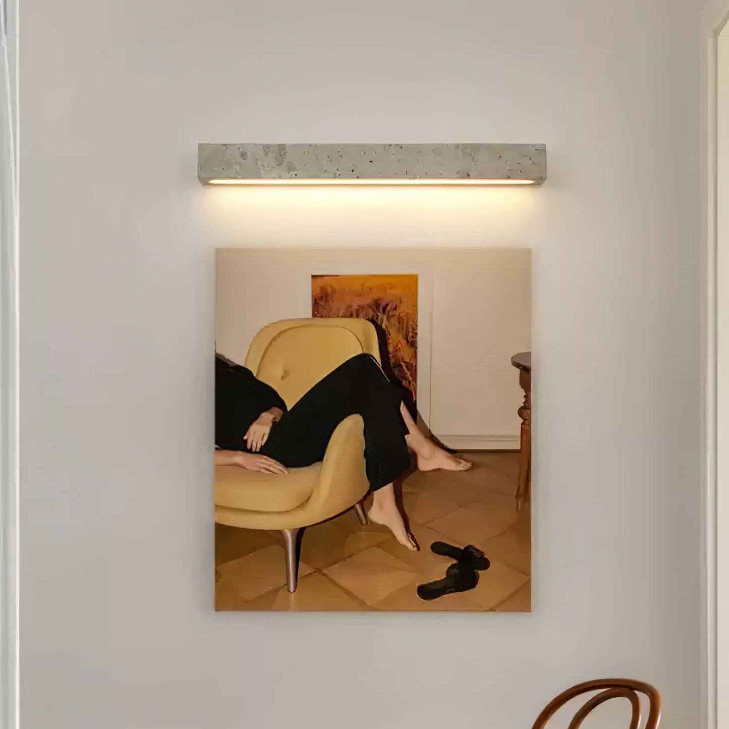 Stravik LED Wall Light - Adjustable Brightness & Modern Design