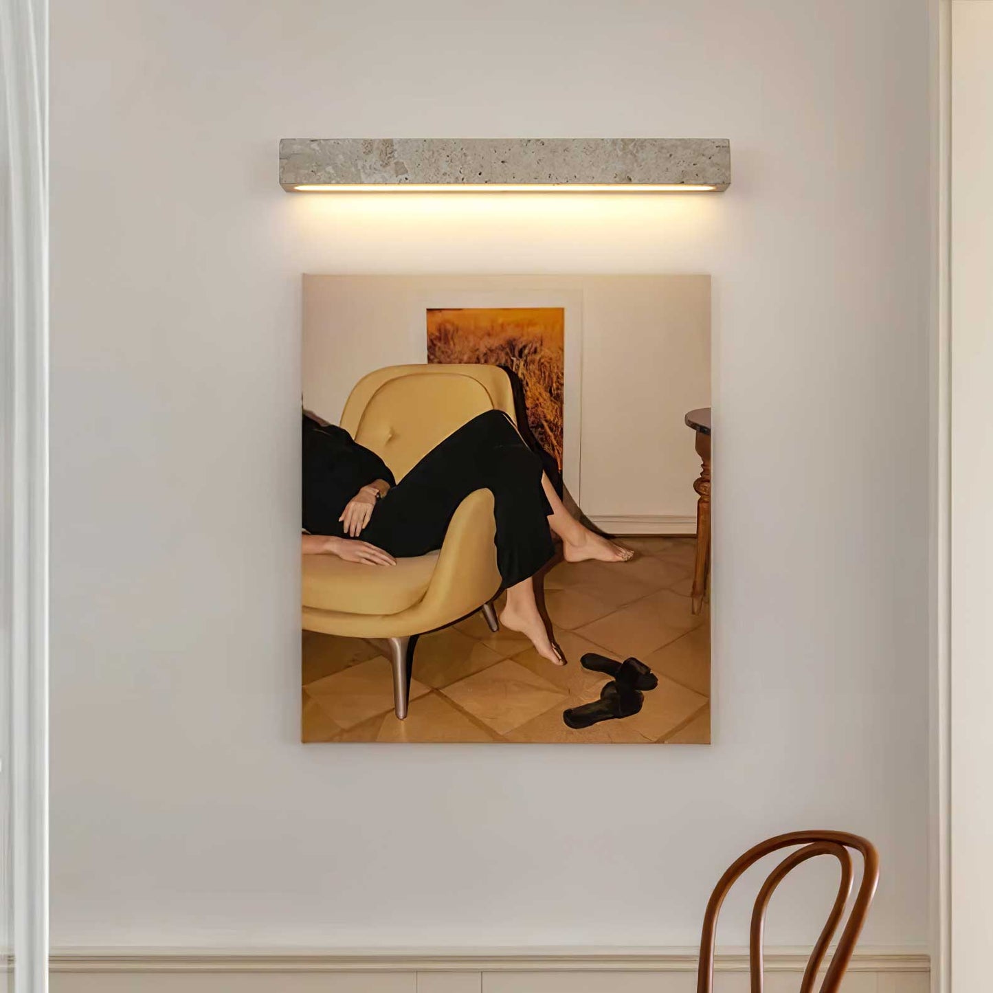 Stravik LED Wall Light - Adjustable Brightness & Modern Design