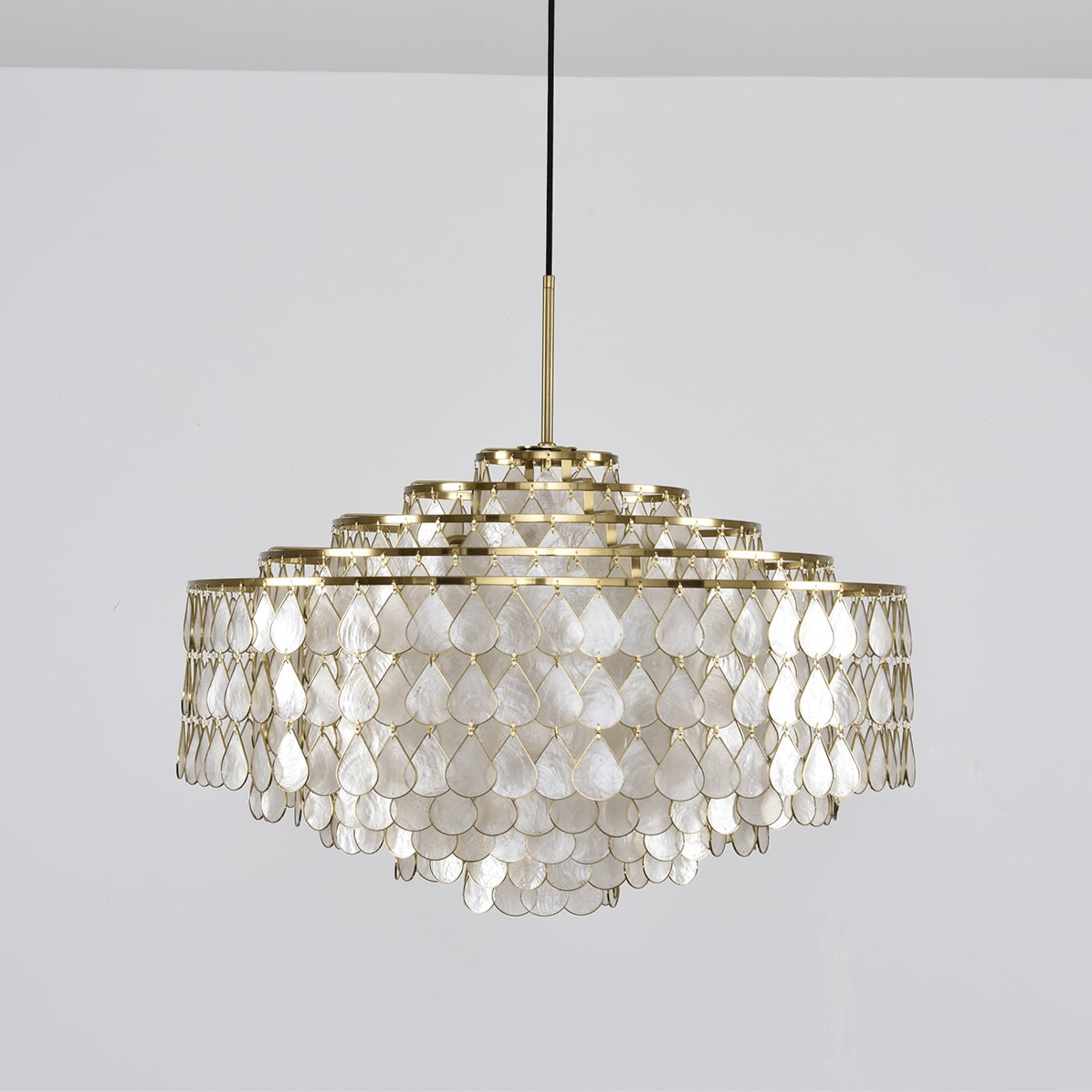 Elegant Teardrop Shell Chandelier - Dimmable, Adjustable Height