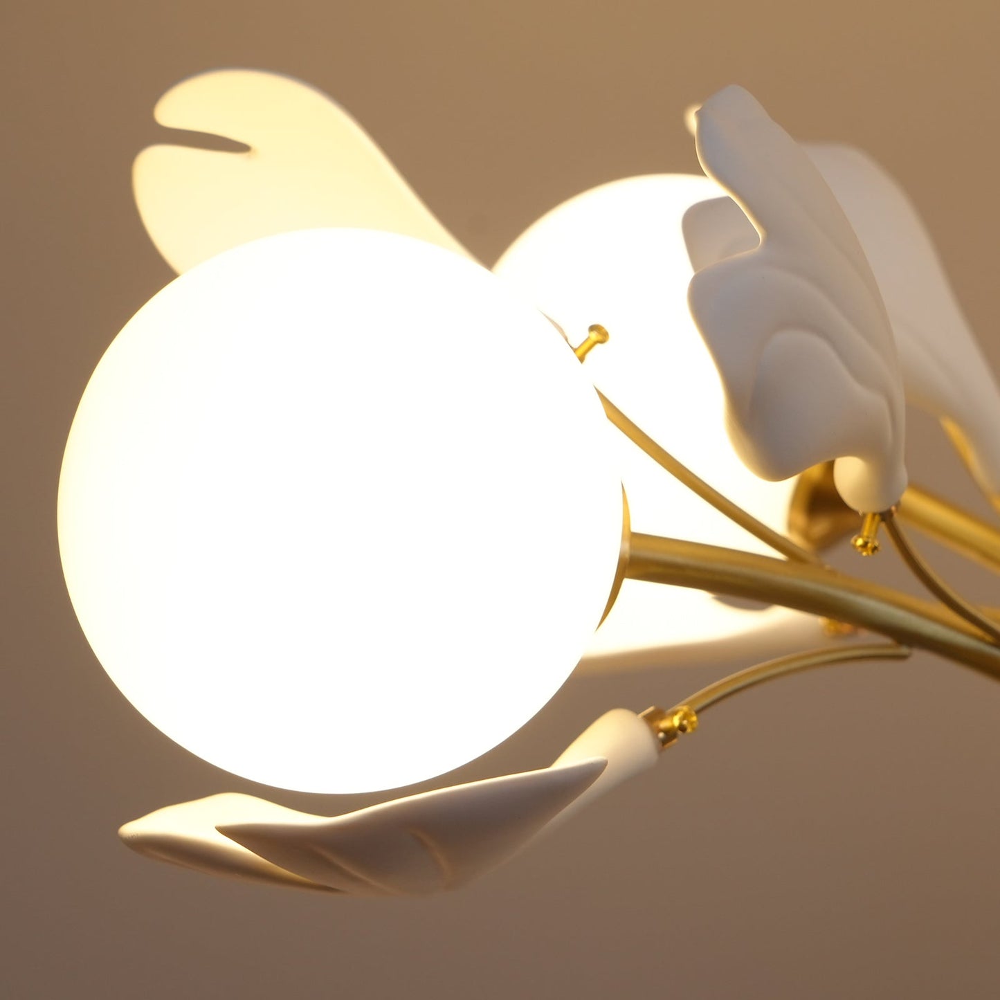 Thalassa Gingko Chandelier - Elegant Design with Adjustable Lighting