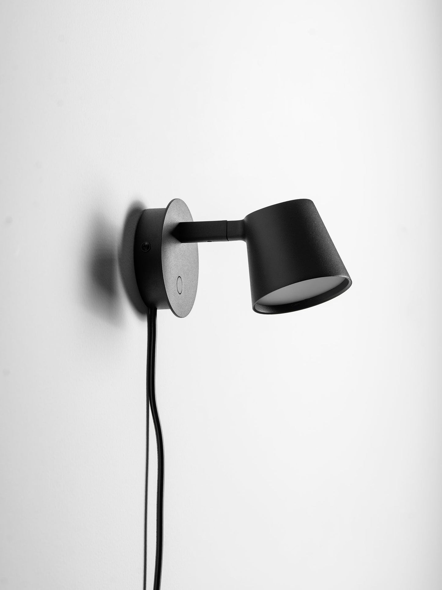 Adjustable Tip Plug-In Wall Lamp with Dimmable LED and Modern Design