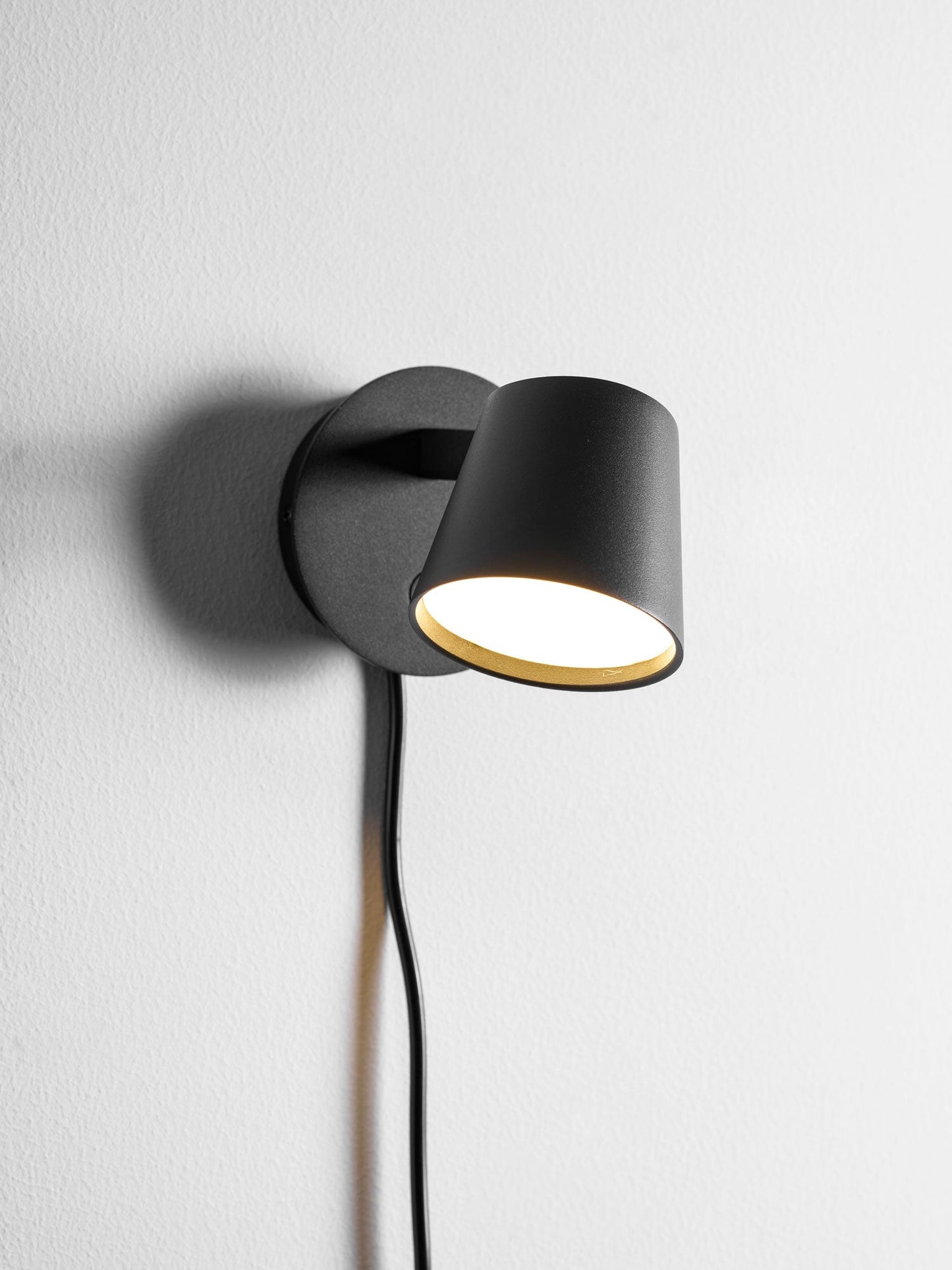 Adjustable Tip Plug-In Wall Lamp with Dimmable LED and Modern Design