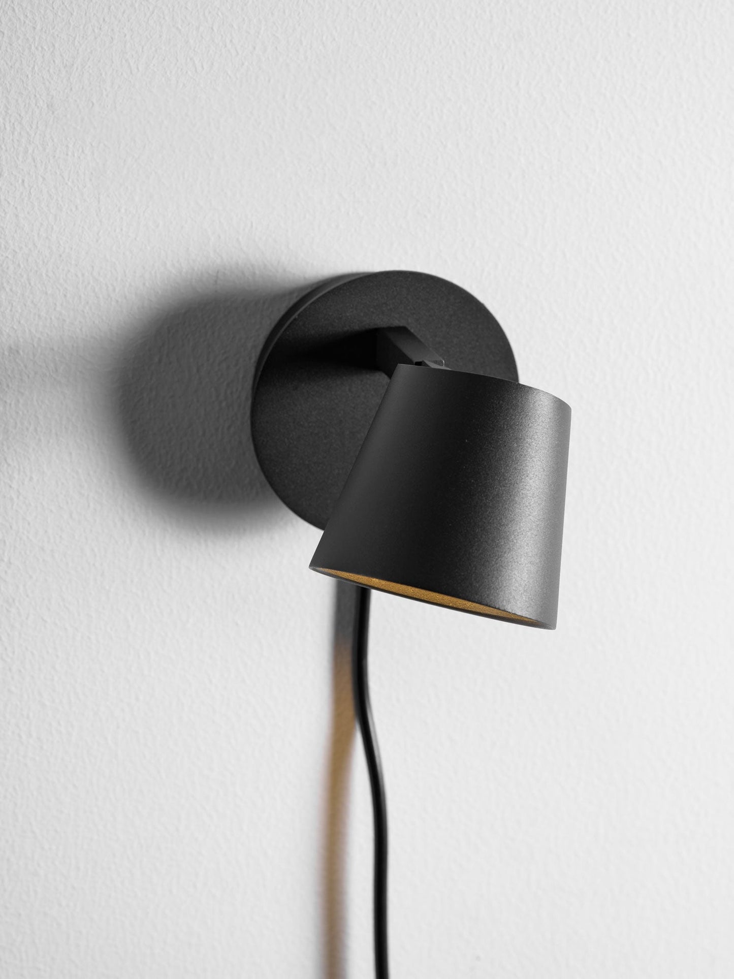 Adjustable Tip Plug-In Wall Lamp with Dimmable LED and Modern Design