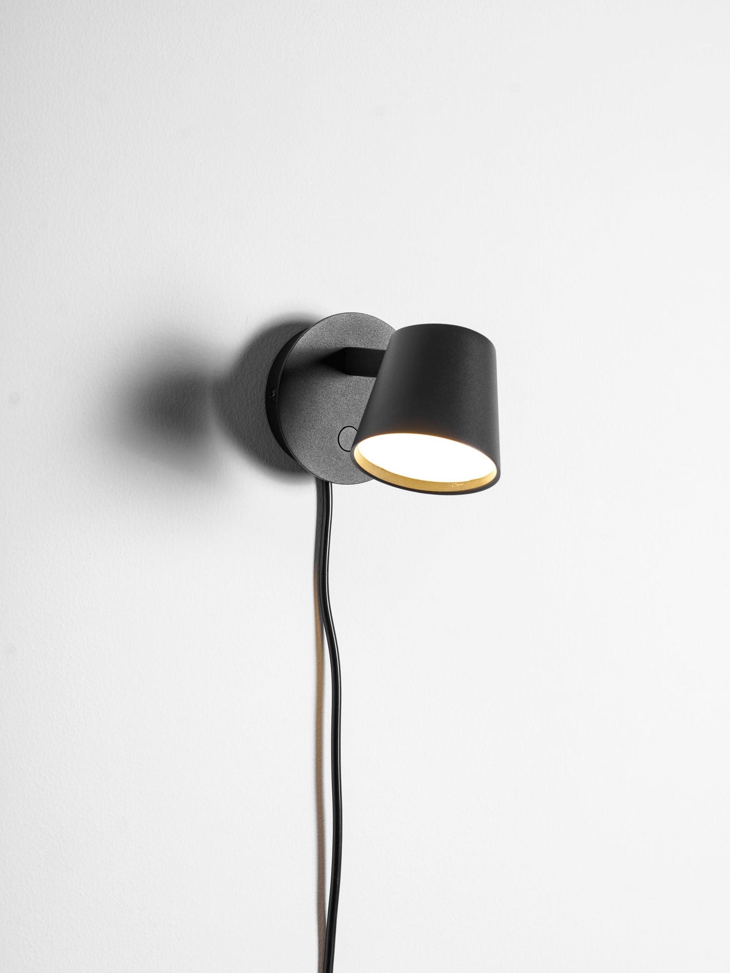 Adjustable Tip Plug-In Wall Lamp with Dimmable LED and Modern Design