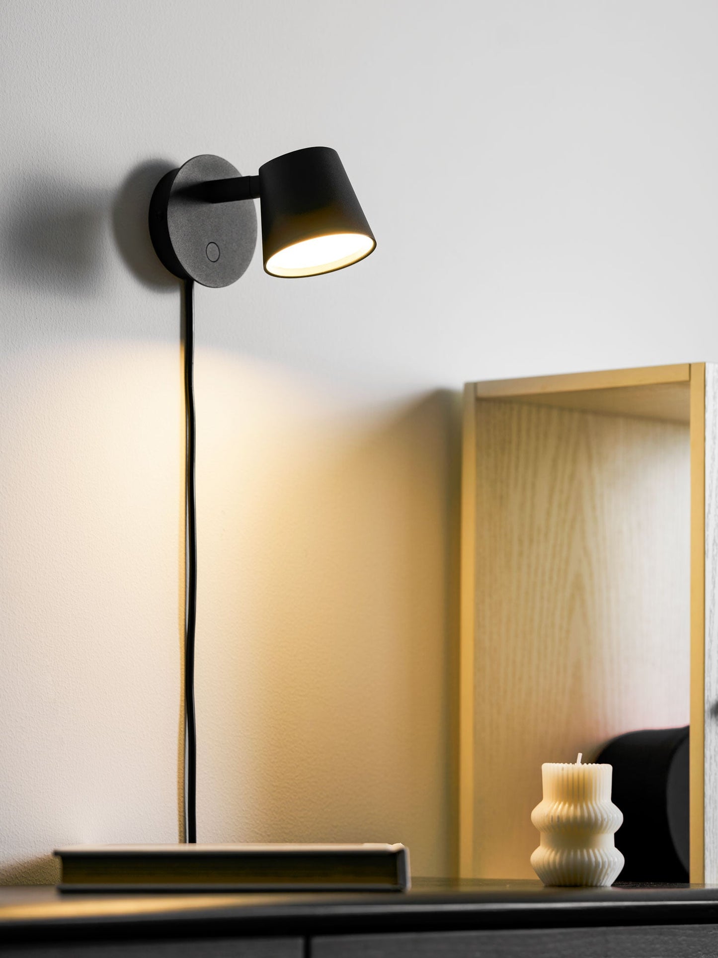 Adjustable Tip Plug-In Wall Lamp with Dimmable LED and Modern Design