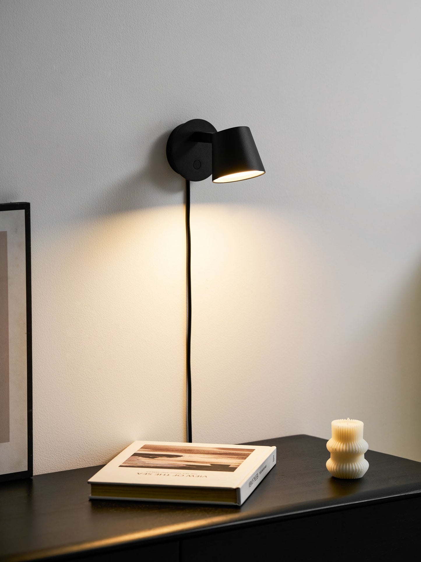 Adjustable Tip Plug-In Wall Lamp with Dimmable LED and Modern Design