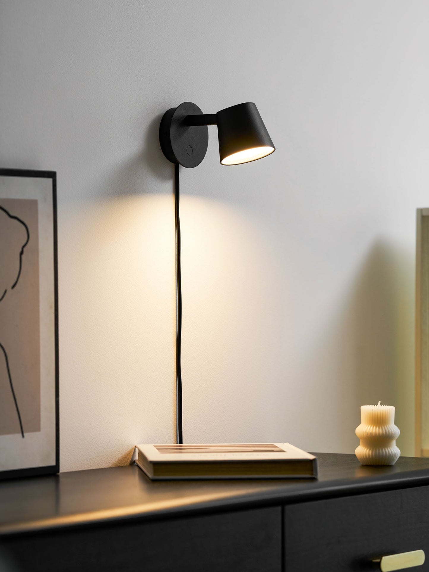 Adjustable Tip Plug-In Wall Lamp with Dimmable LED and Modern Design