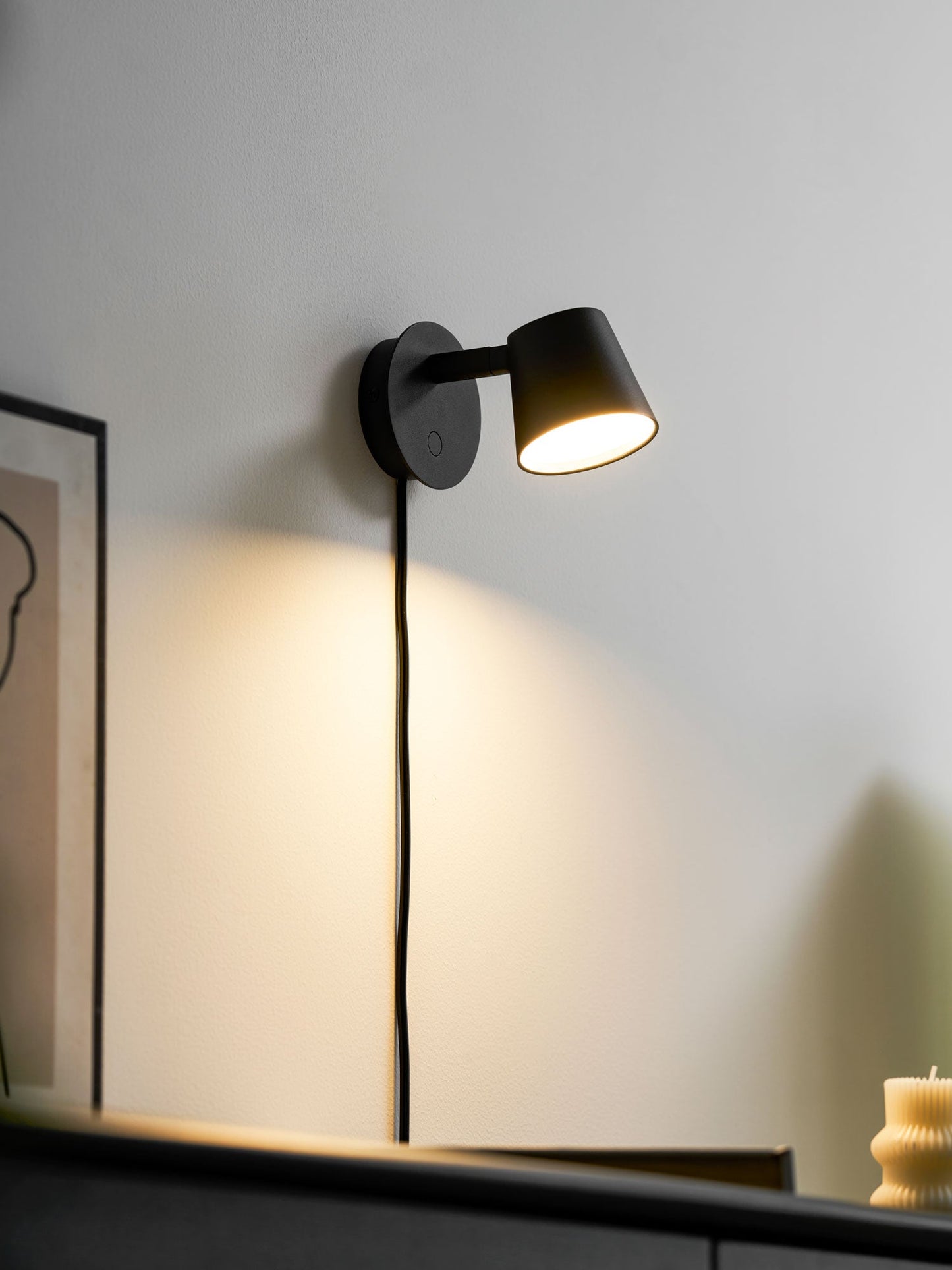 Adjustable Tip Plug-In Wall Lamp with Dimmable LED and Modern Design
