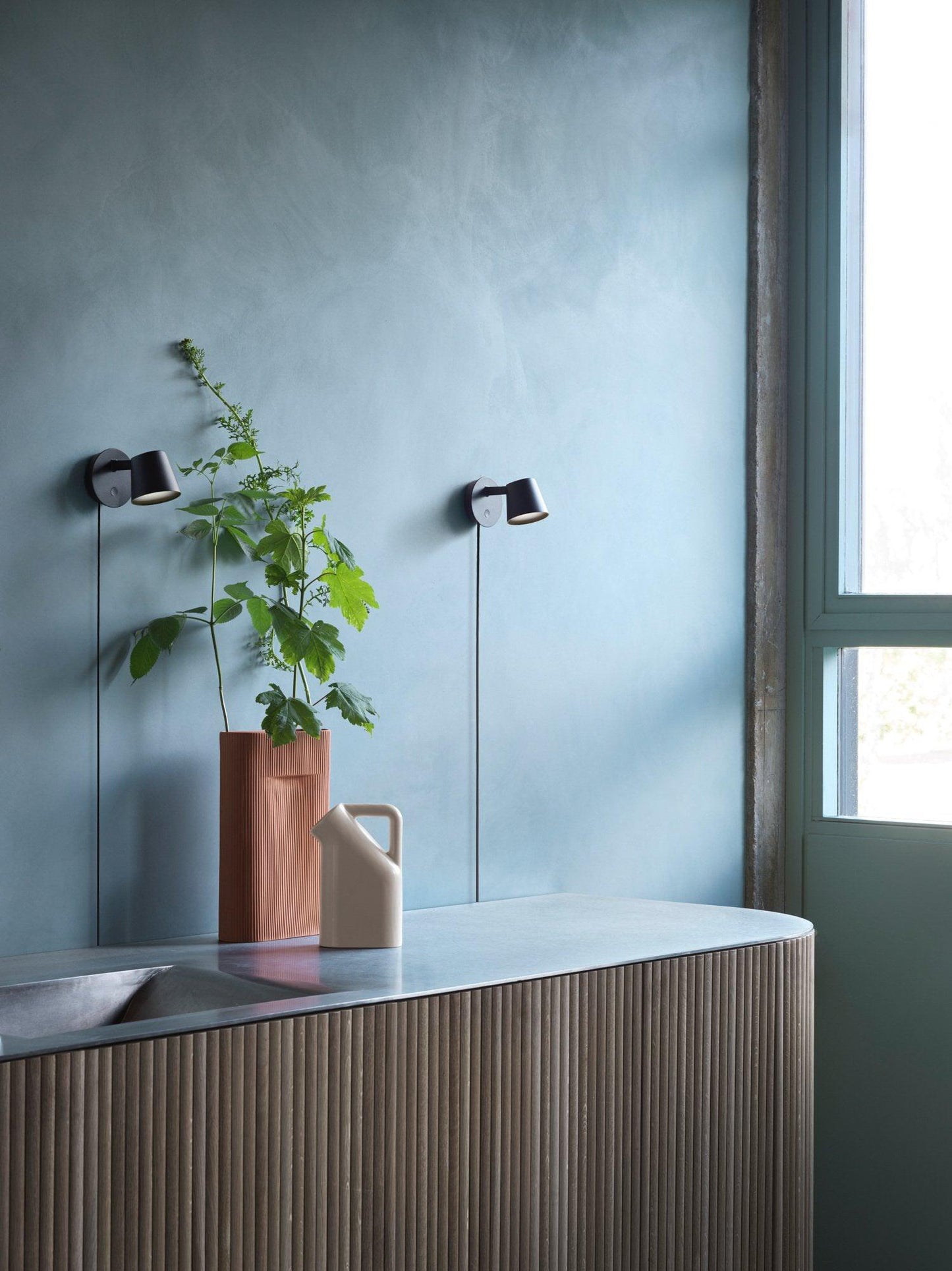 Adjustable Tip Plug-In Wall Lamp with Dimmable LED and Modern Design