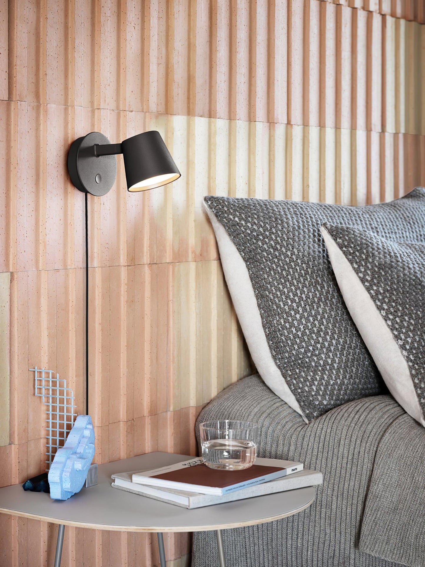 Adjustable Tip Plug-In Wall Lamp with Dimmable LED and Modern Design