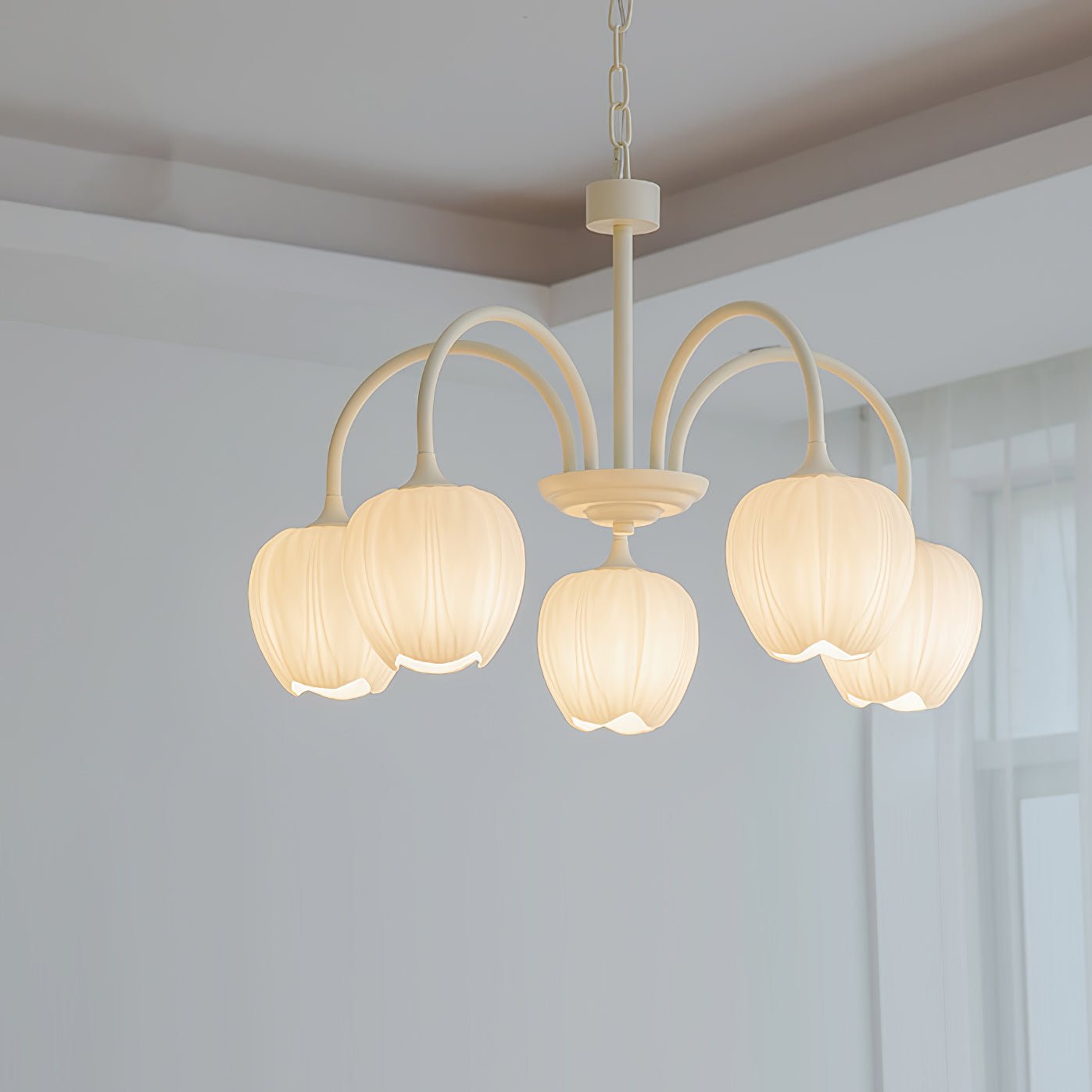 Tulip Matcha Chandelier - Elegant Design with Adjustable Brightness