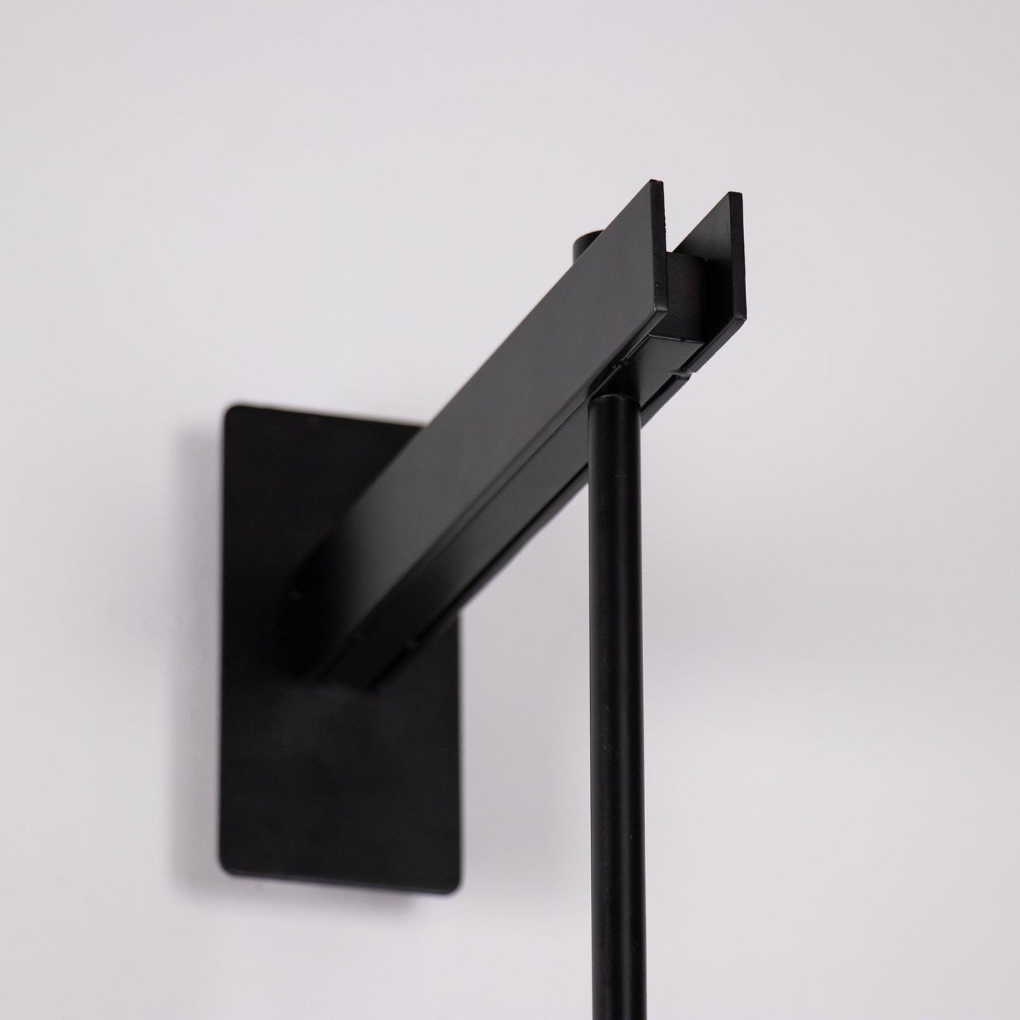 Vadim Wall Lamp - Adjustable Light Direction, Sleek Modern Design
