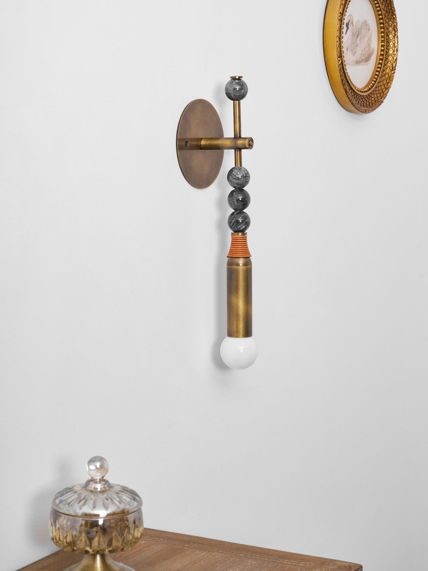 Toam Professional Wall Lamp - Adjustable Brightness & Modern Design