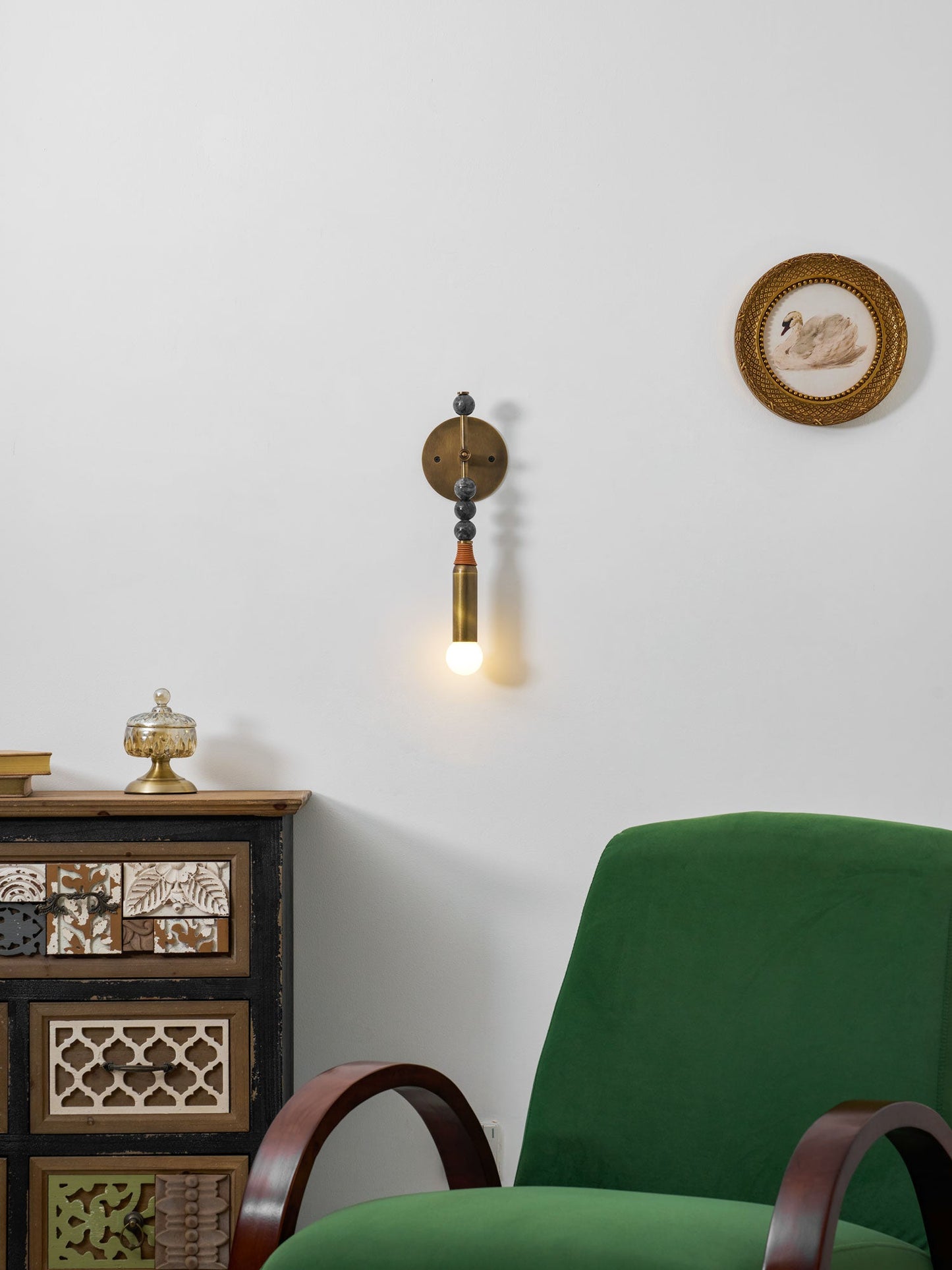 Toam Professional Wall Lamp - Adjustable Brightness & Modern Design