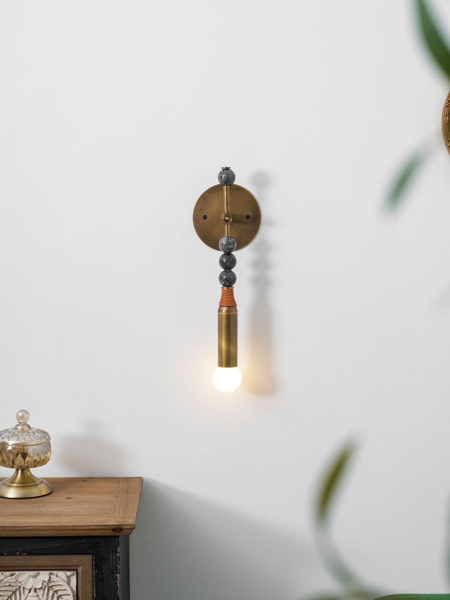 Toam Professional Wall Lamp - Adjustable Brightness & Modern Design