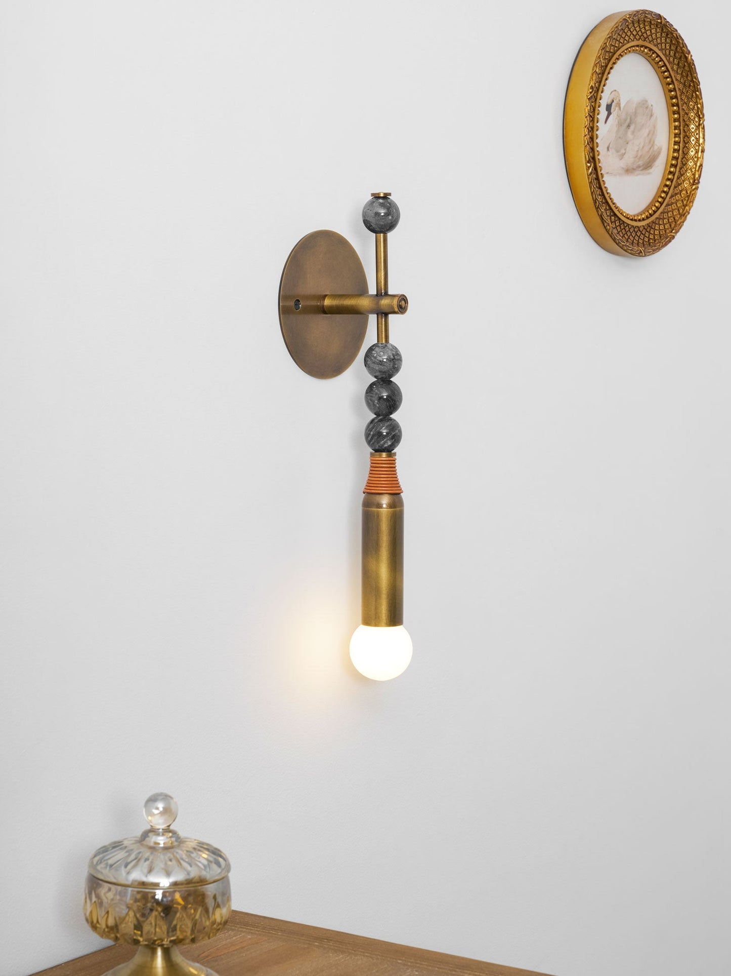 Toam Professional Wall Lamp - Adjustable Brightness & Modern Design