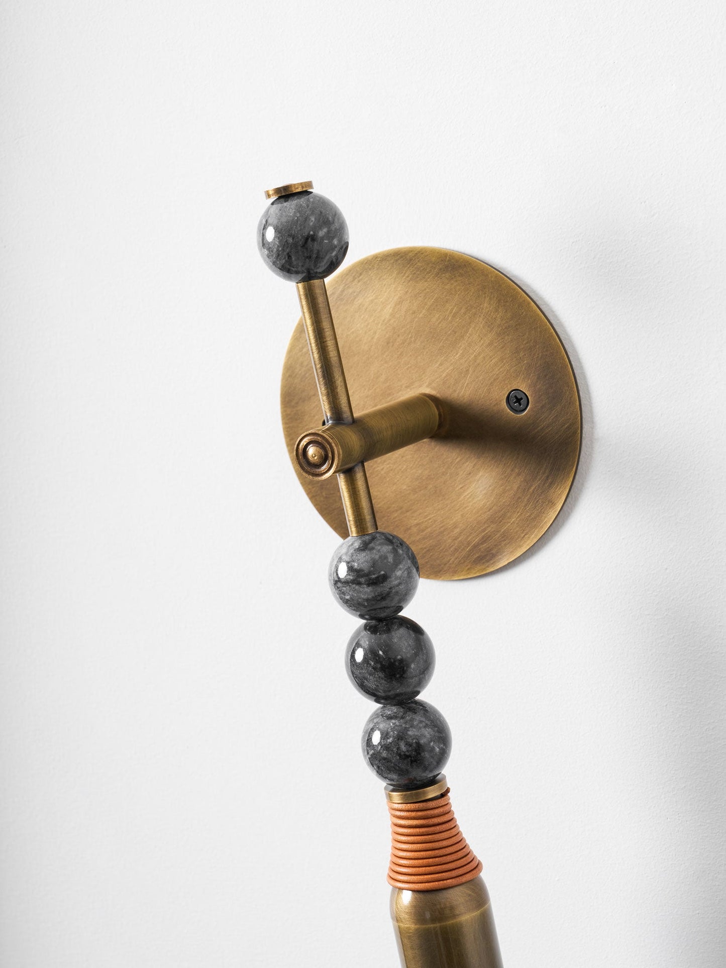 Toam Professional Wall Lamp - Adjustable Brightness & Modern Design