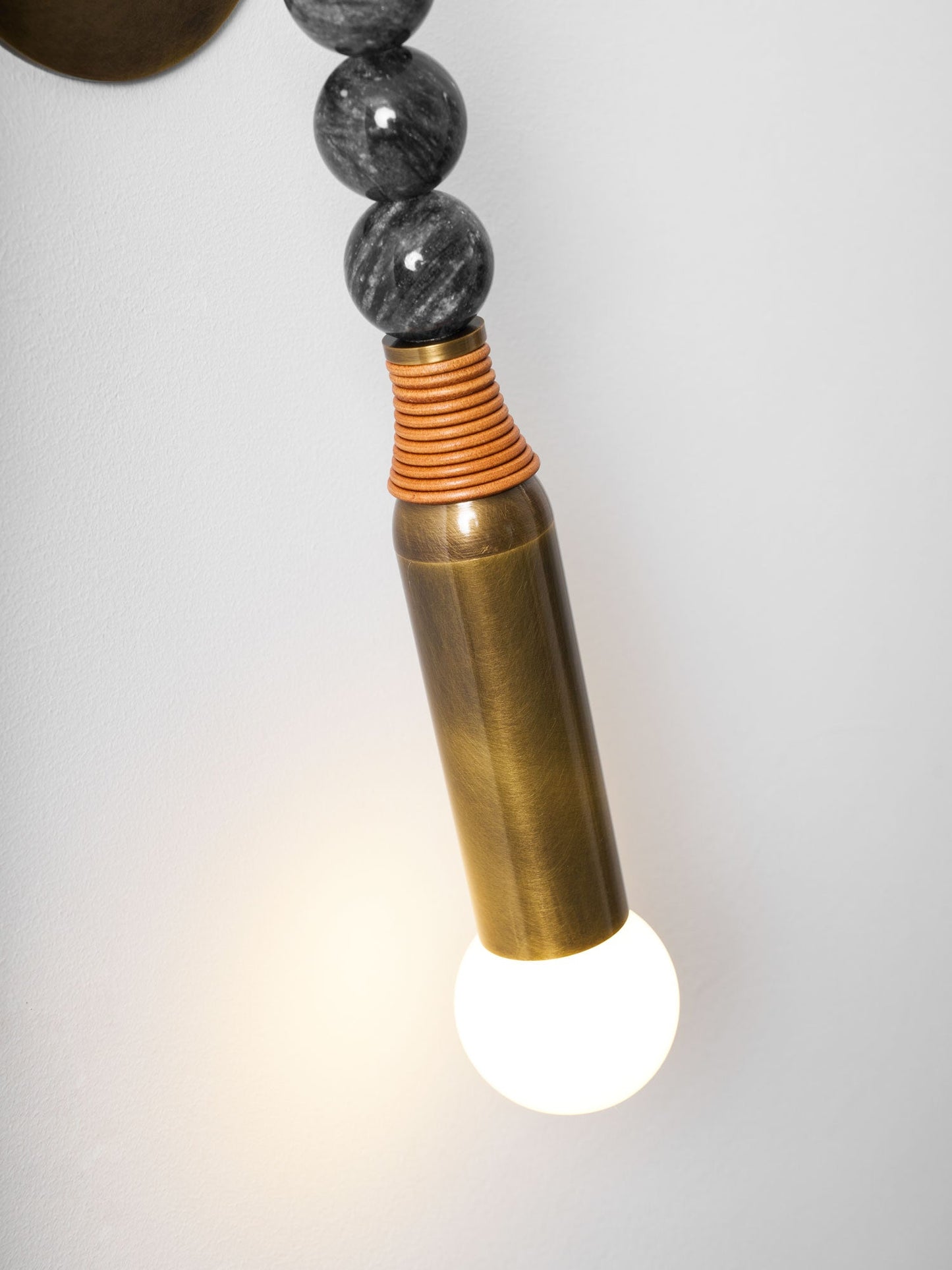 Toam Professional Wall Lamp - Adjustable Brightness & Modern Design