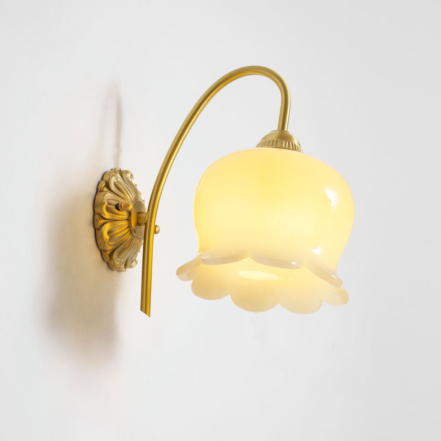 Valley Flower Wall Lamp - Adjustable Brightness, Elegant Floral Design