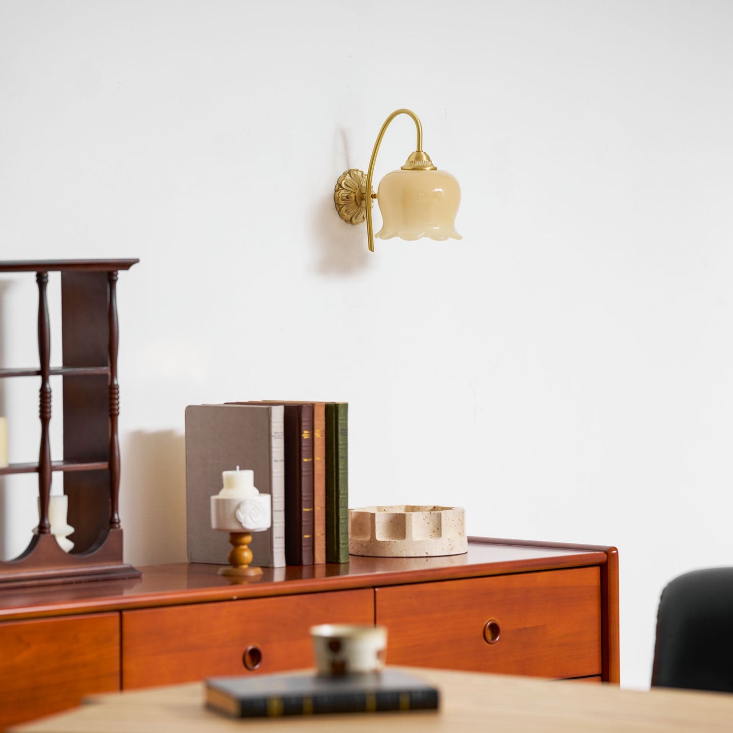Valley Flower Wall Lamp - Adjustable Brightness, Elegant Floral Design