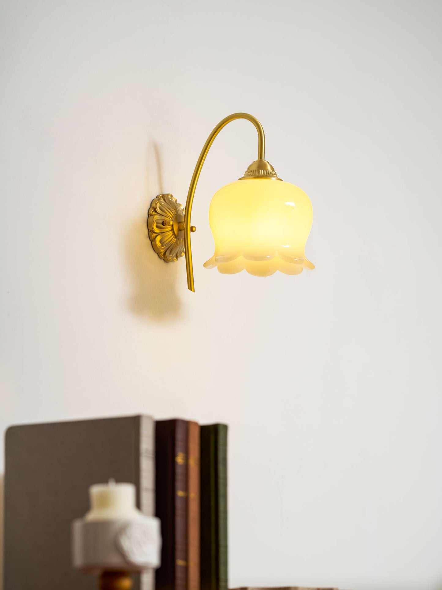 Valley Flower Wall Lamp - Adjustable Brightness, Elegant Floral Design