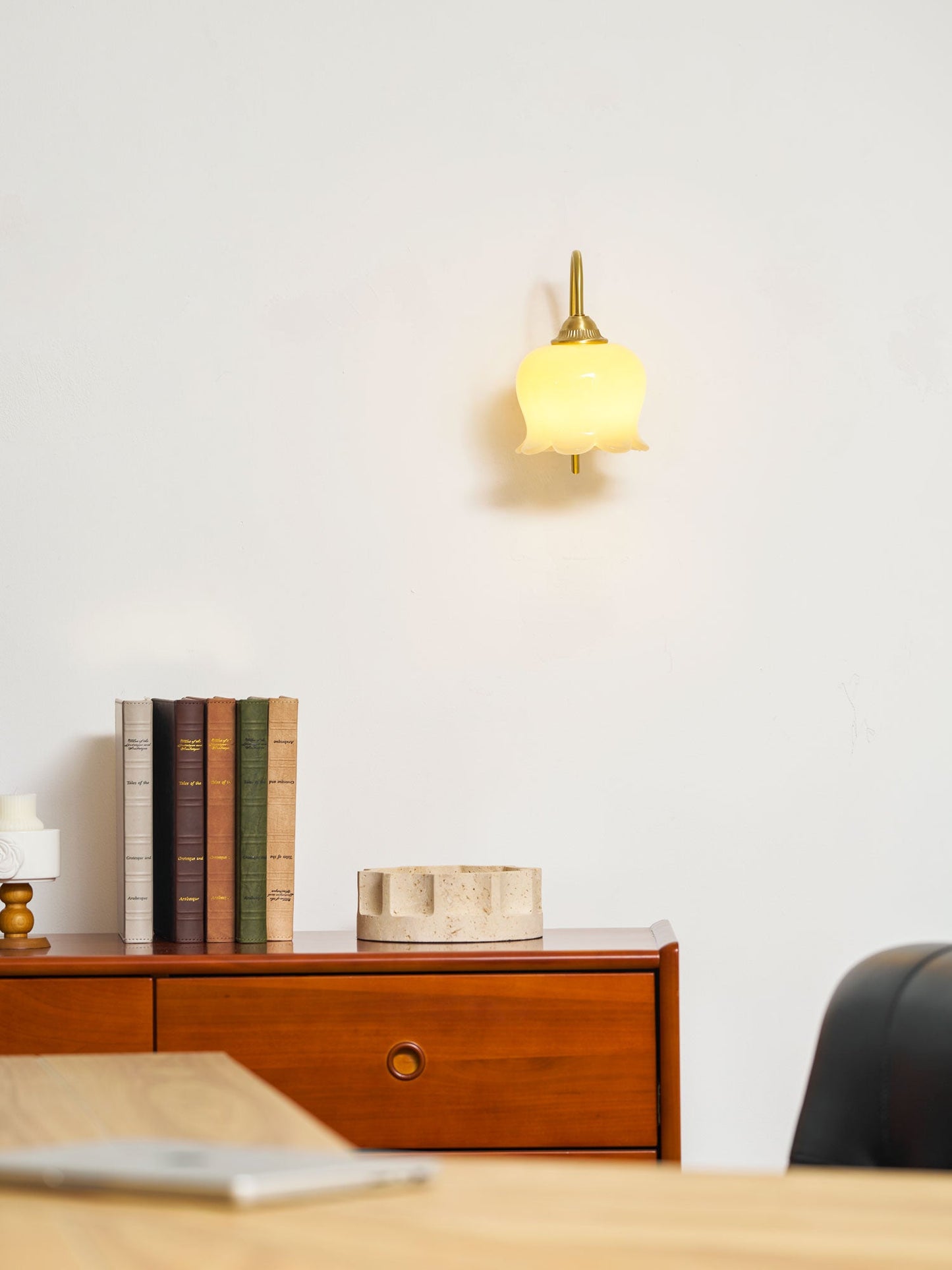 Valley Flower Wall Lamp - Adjustable Brightness, Elegant Floral Design